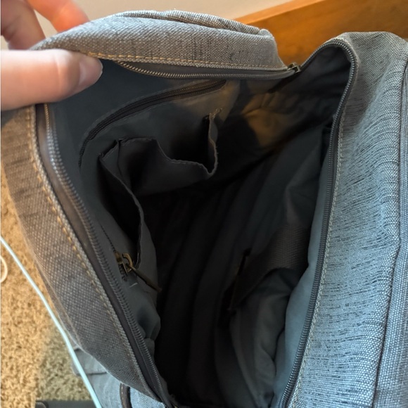 Grey backpack - Picture 5 of 6